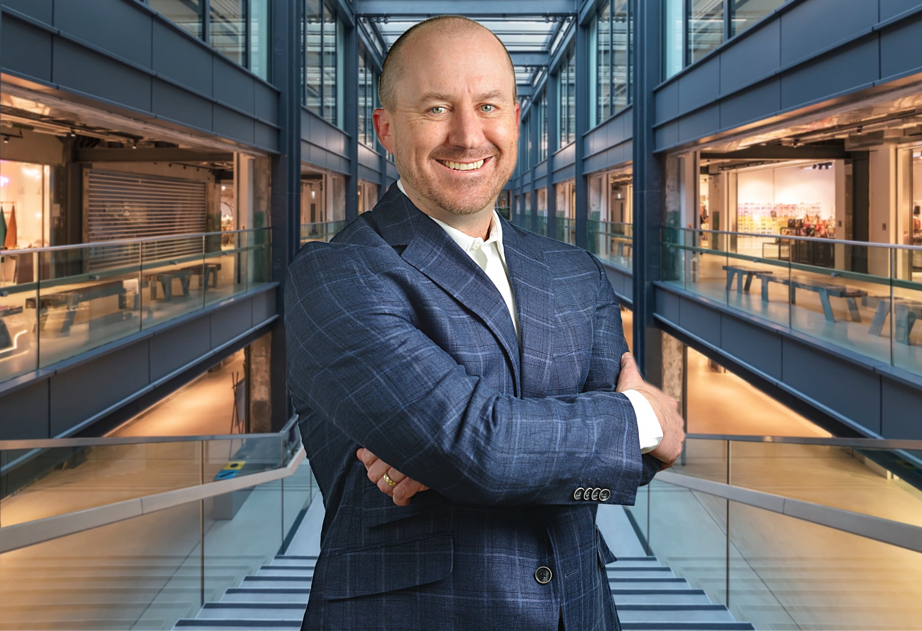 steve in lobby man in Phoenix mall lobby